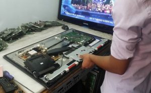 Sửa tivi tại Việt Hưng giá rẻ 3